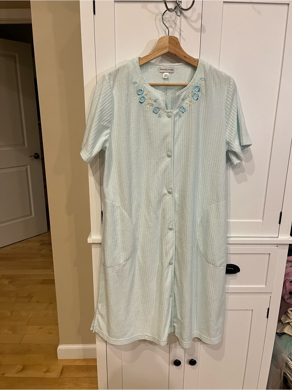 Miss Elaine Light Mint Short Sleeve Button-Front Robe with Floral Embroidery